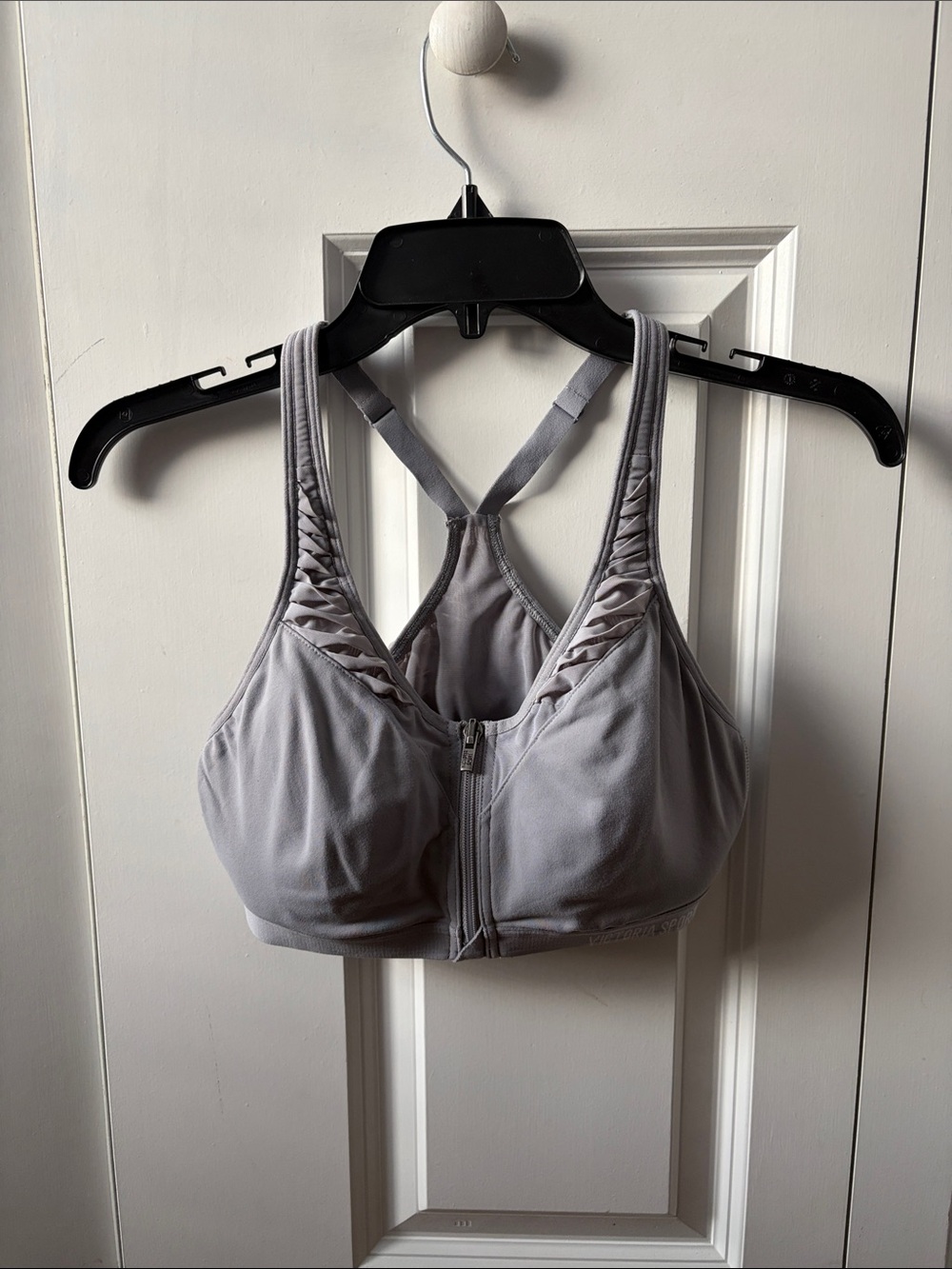 Victoria Sport Knockout Front-Zip Light Gray Sports Bra Size 34B